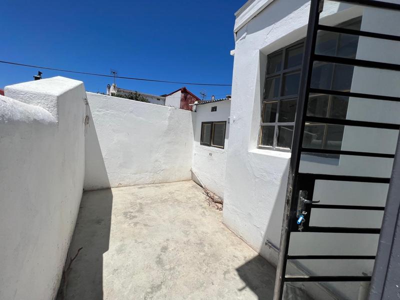To Let 2 Bedroom Property for Rent in Woodstock Western Cape